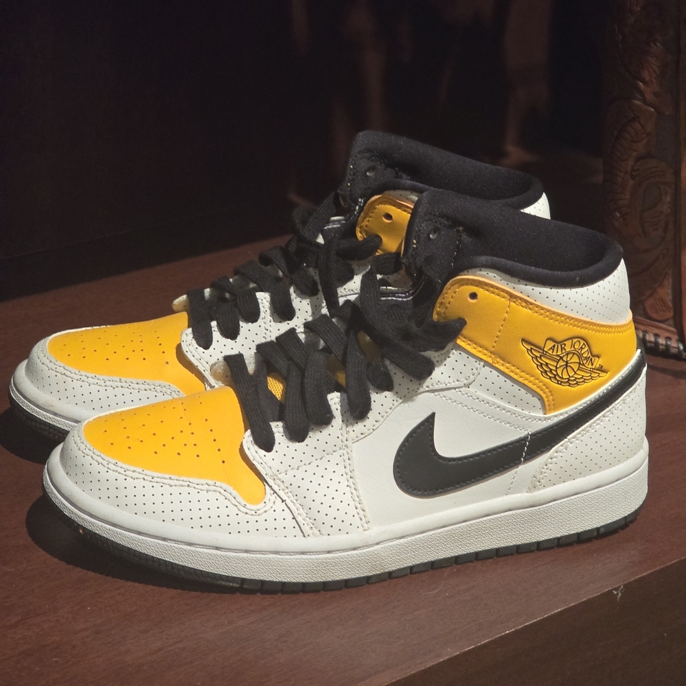 JORDAN 1 Sneakers womens size 8 - white black & yellow mid